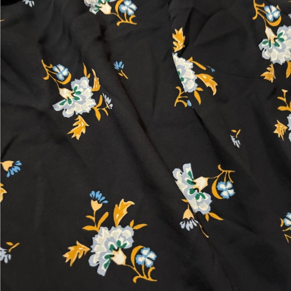 Excellent condition loft floral Blouse plus sized - Picture 4 of 7